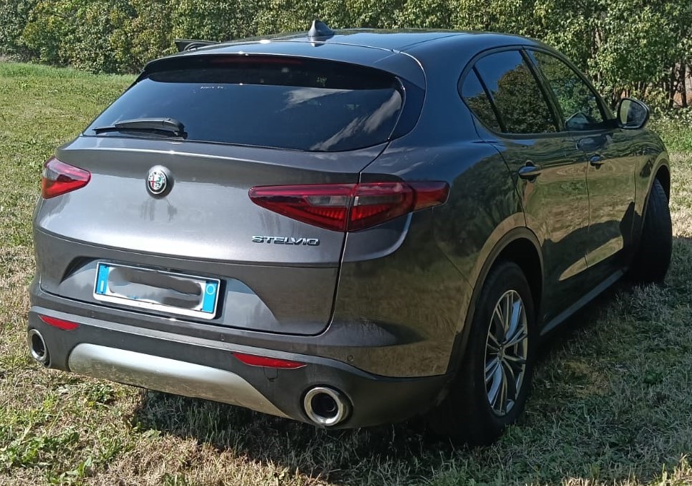 Alfa Romeo STELVIO 2.2 Turbo Diesel 160 CV - immagine 2